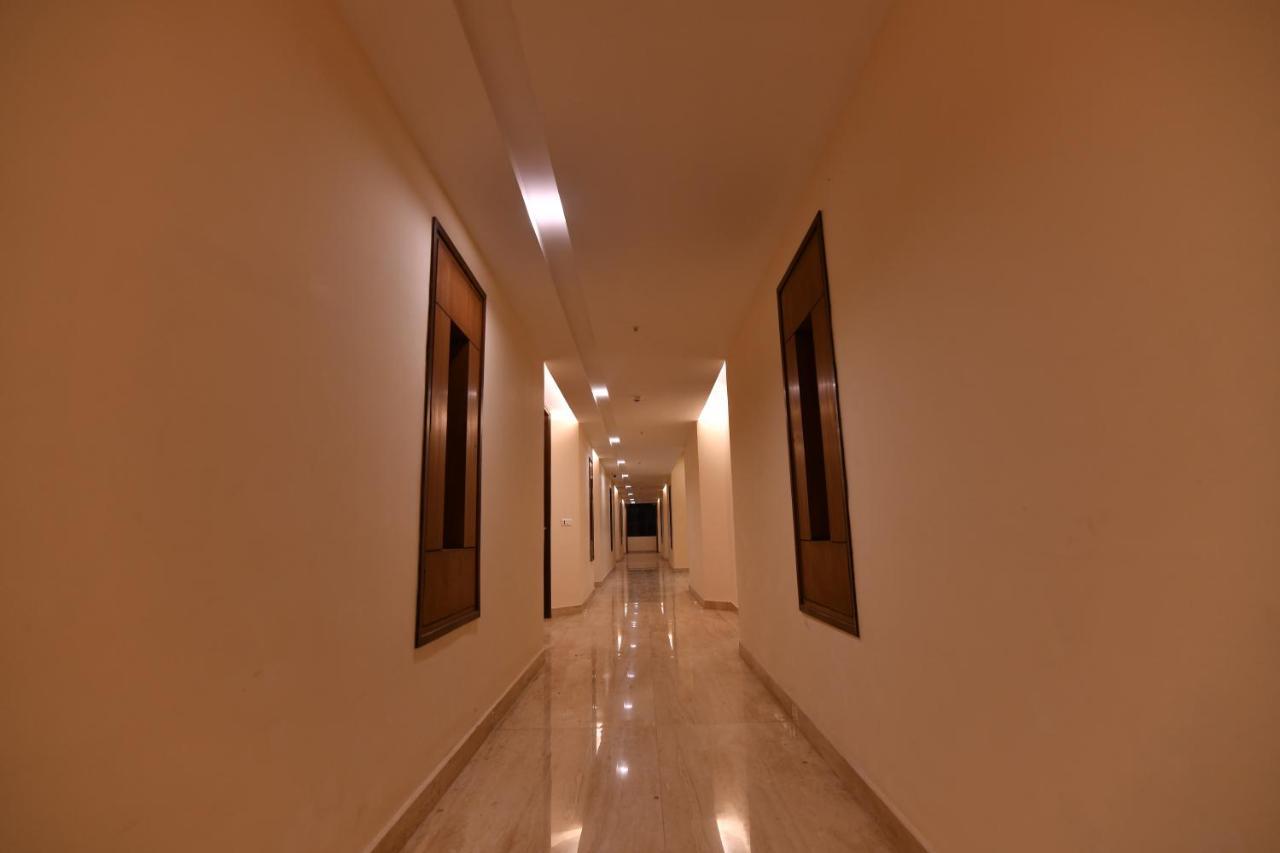 Hotel Krishna Palace Ayodhya 外观 照片