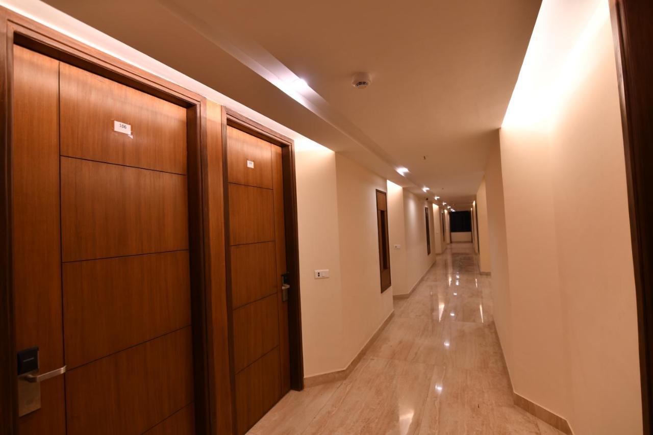 Hotel Krishna Palace Ayodhya 外观 照片