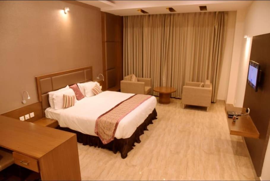 Hotel Krishna Palace Ayodhya 外观 照片
