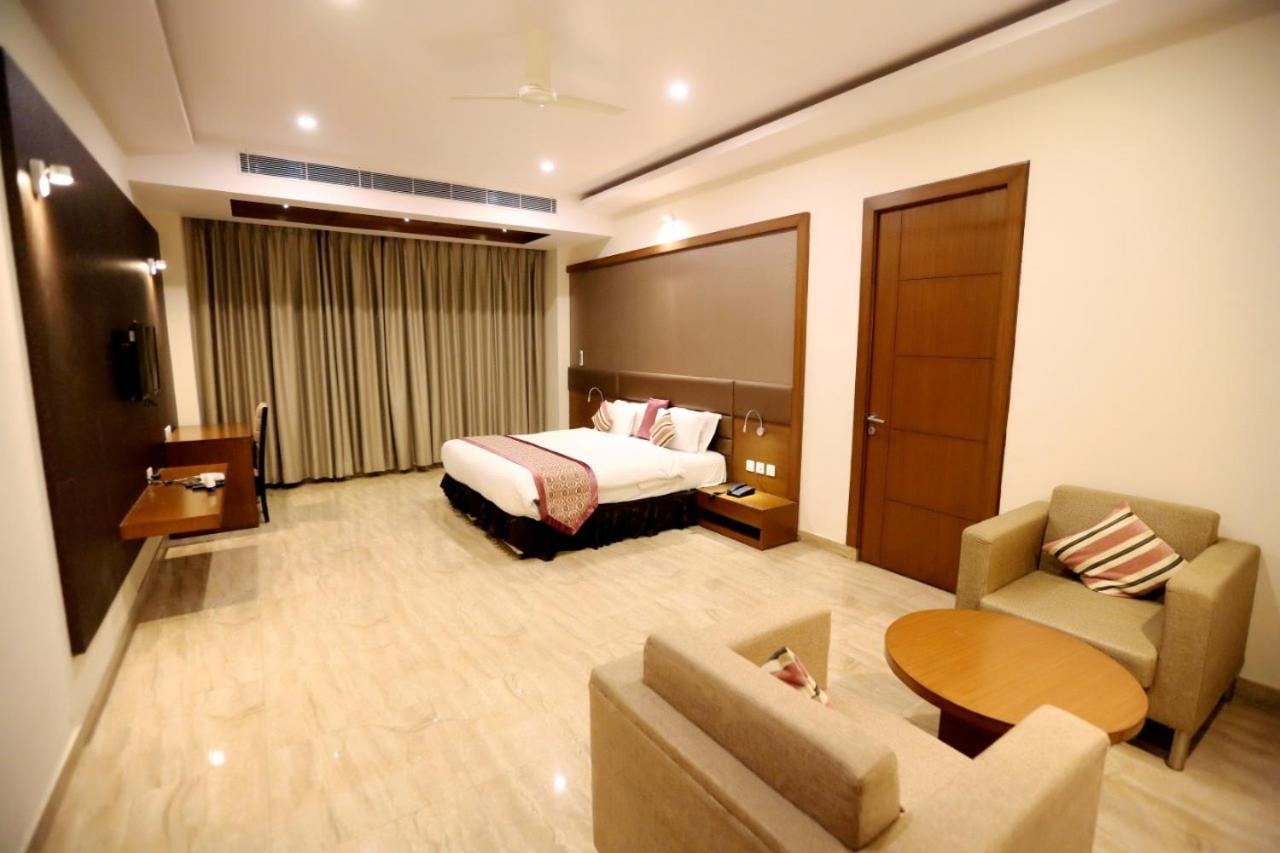 Hotel Krishna Palace Ayodhya 外观 照片