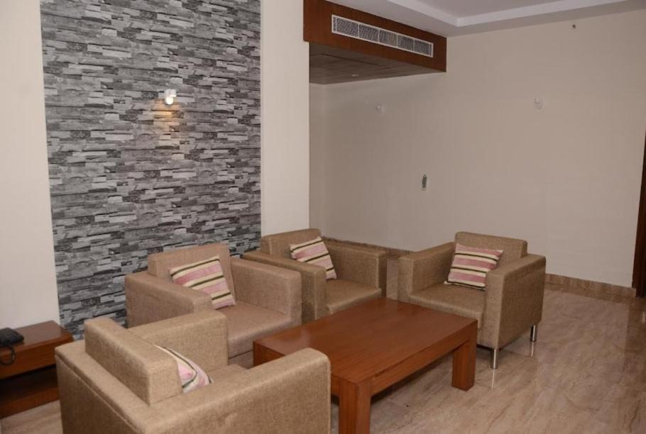 Hotel Krishna Palace Ayodhya 外观 照片