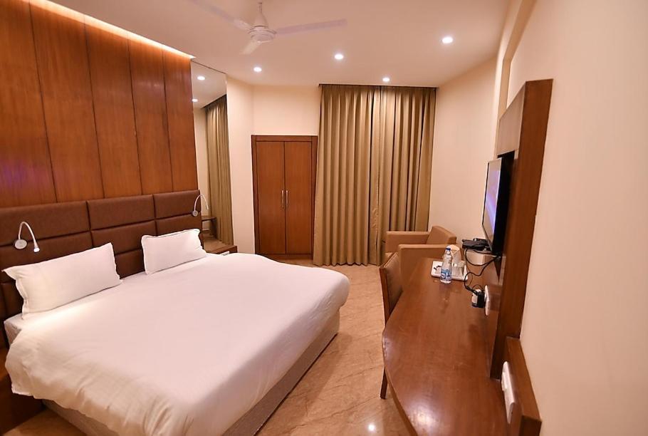 Hotel Krishna Palace Ayodhya 外观 照片