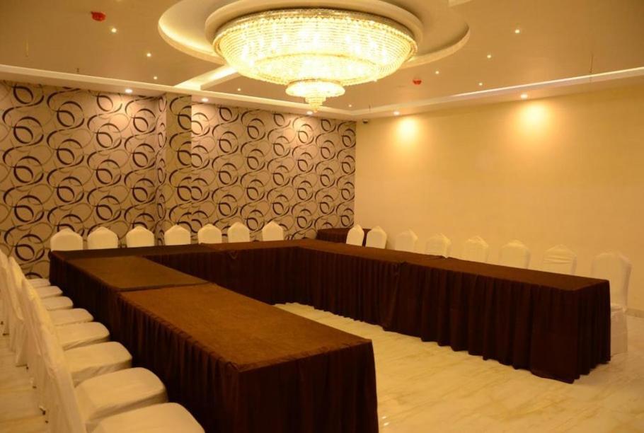 Hotel Krishna Palace Ayodhya 外观 照片