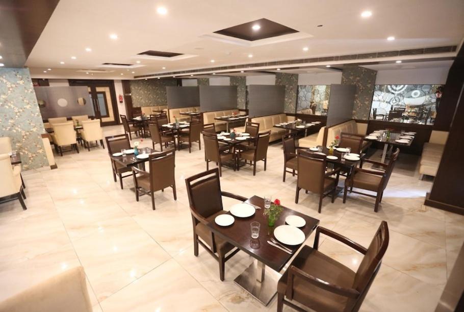 Hotel Krishna Palace Ayodhya 外观 照片