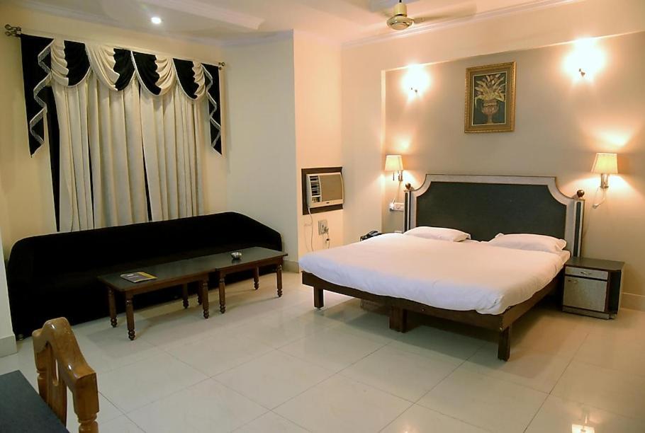 Hotel Krishna Palace Ayodhya 外观 照片