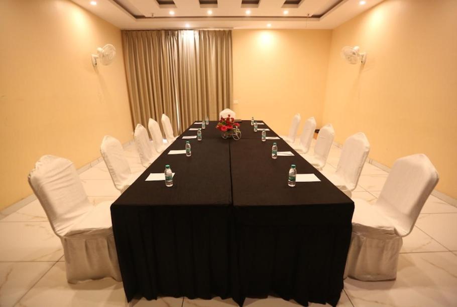 Hotel Krishna Palace Ayodhya 外观 照片