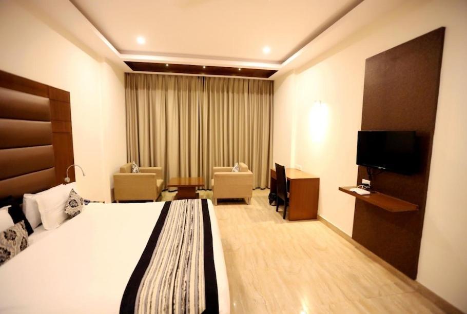 Hotel Krishna Palace Ayodhya 外观 照片
